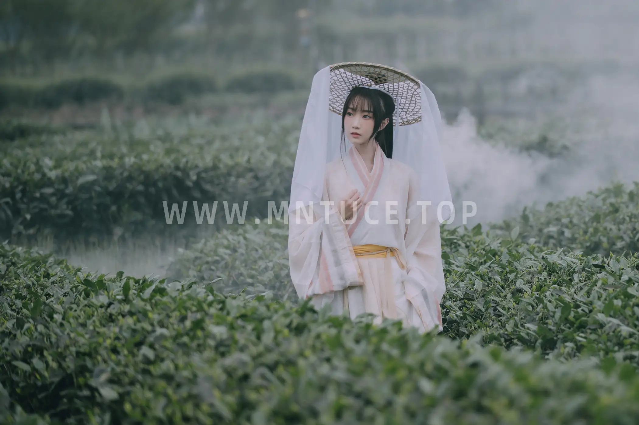 [YITUYU] 2022.05.12 Vol.855 – Tea picking under the east fence Eat for free#[20P]-20